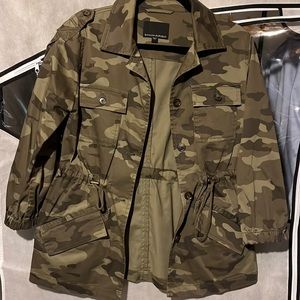Like new army jacket